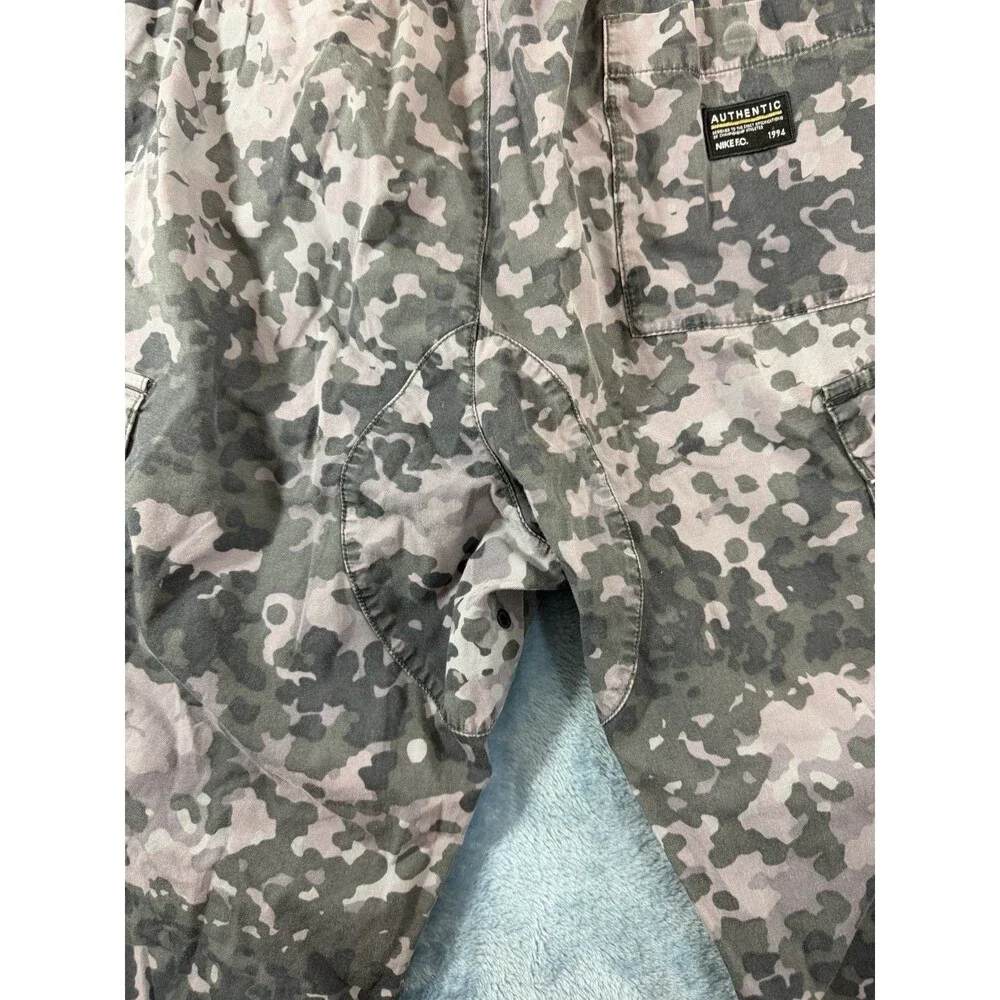 Nike Club Woven Cargo Joggers Mens Medium M Gray Camo Digital Camouflage 636225